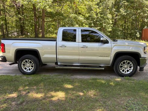 Used 2019 GMC Sierra 1500 SLE w/ SLE Value Package AWD/4WD image 1