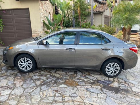 Used 2018 Toyota Corolla LE image 5