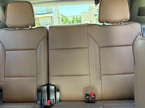 Used 2025 Chevrolet Tahoe High Country AWD/4WD image 11