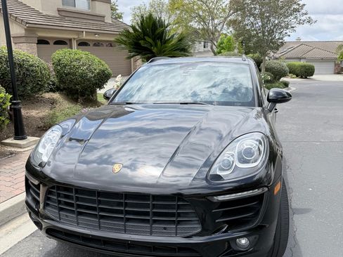 Used 2017 Porsche Macan AWD/4WD image 2