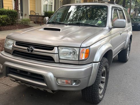 Used 2002 Toyota 4Runner SR5 w/ Sport Edition AWD/4WD image 2