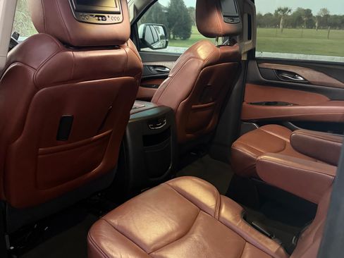 Used 2015 Cadillac Escalade ESV Luxury image 11