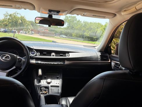 Used 2014 Lexus CT 200h w/ Seat Comfort Package FWD image 23