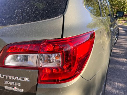 Used 2017 Subaru Outback 3.6R Touring w/ Popular Package #5A AWD/4WD image 11