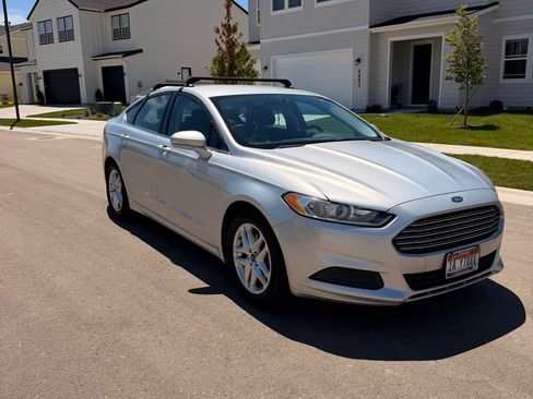 Used 2014 Ford Fusion SE FWD image 5