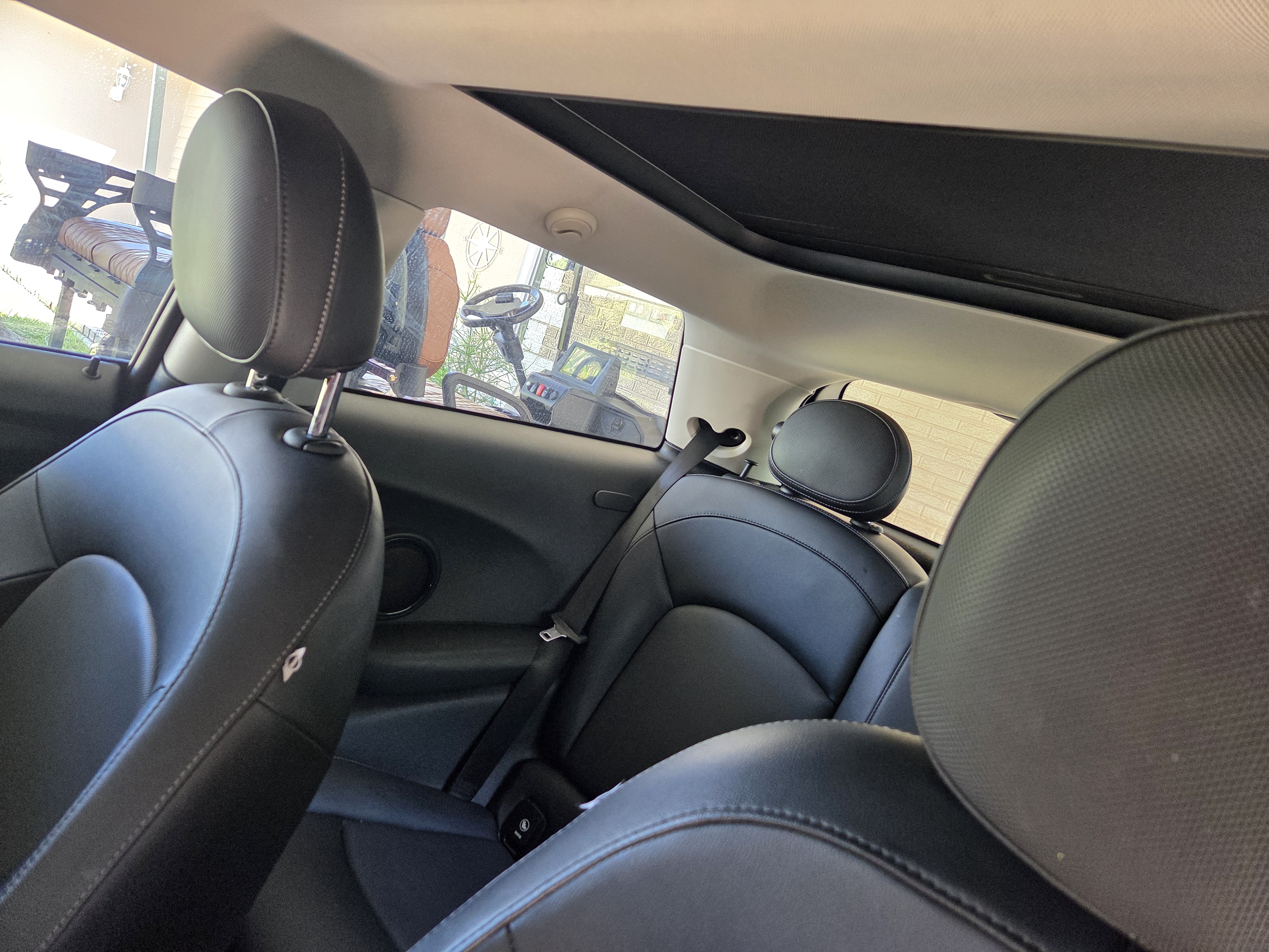 Used 2014 MINI Cooper 2-Door Hardtop w/ Premium Package 2 FWD image 9