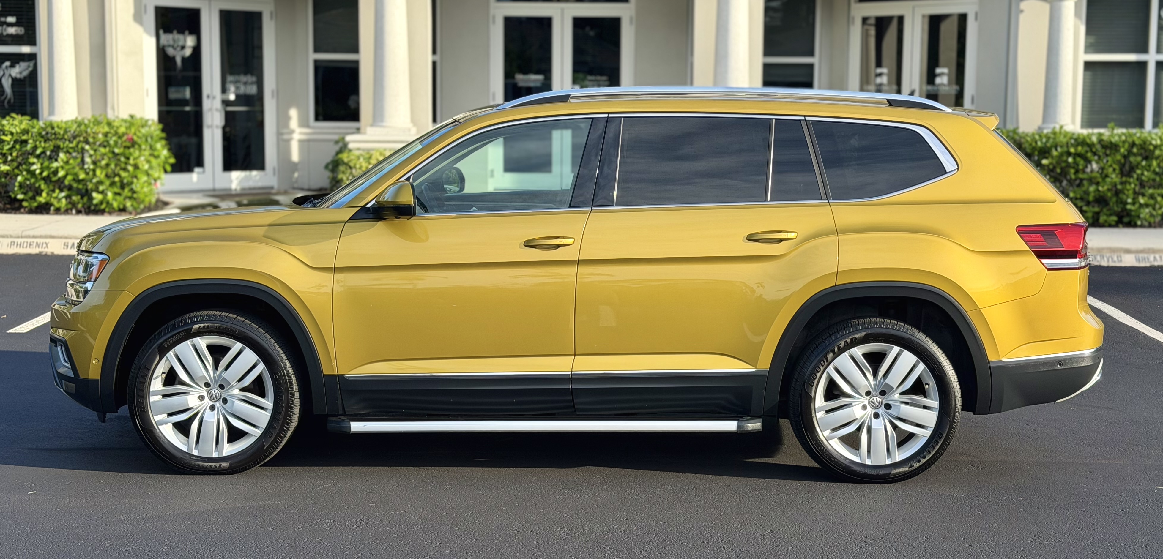 Used 2018 Volkswagen Atlas SEL Premium AWD/4WD image 2