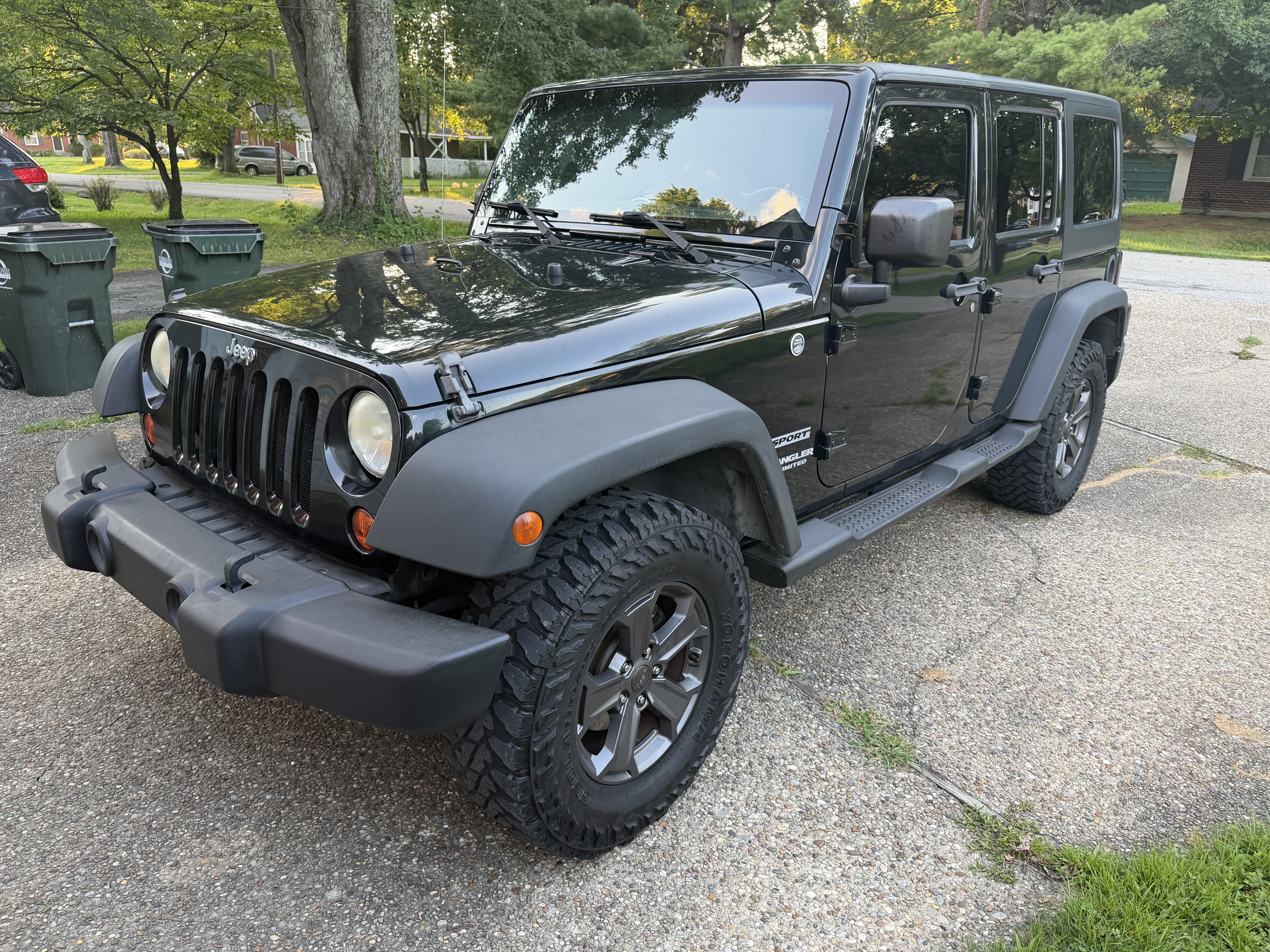 Used 2012 Jeep Wrangler Unlimited Sport w/ PWR Convenience Group AWD/4WD image 2