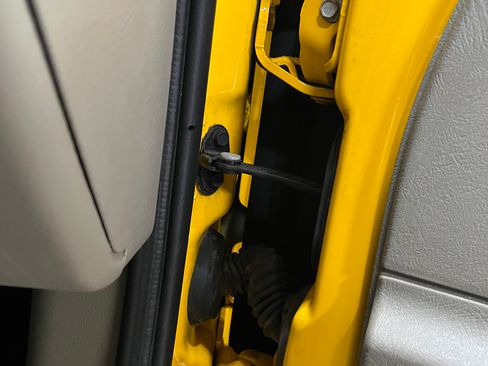 Used 2003 HUMMER H2 w/ Preferred Equipment Group image 21