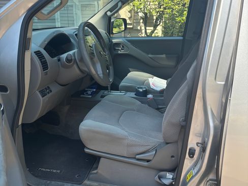 Used 2014 Nissan Frontier SV AWD/4WD image 4