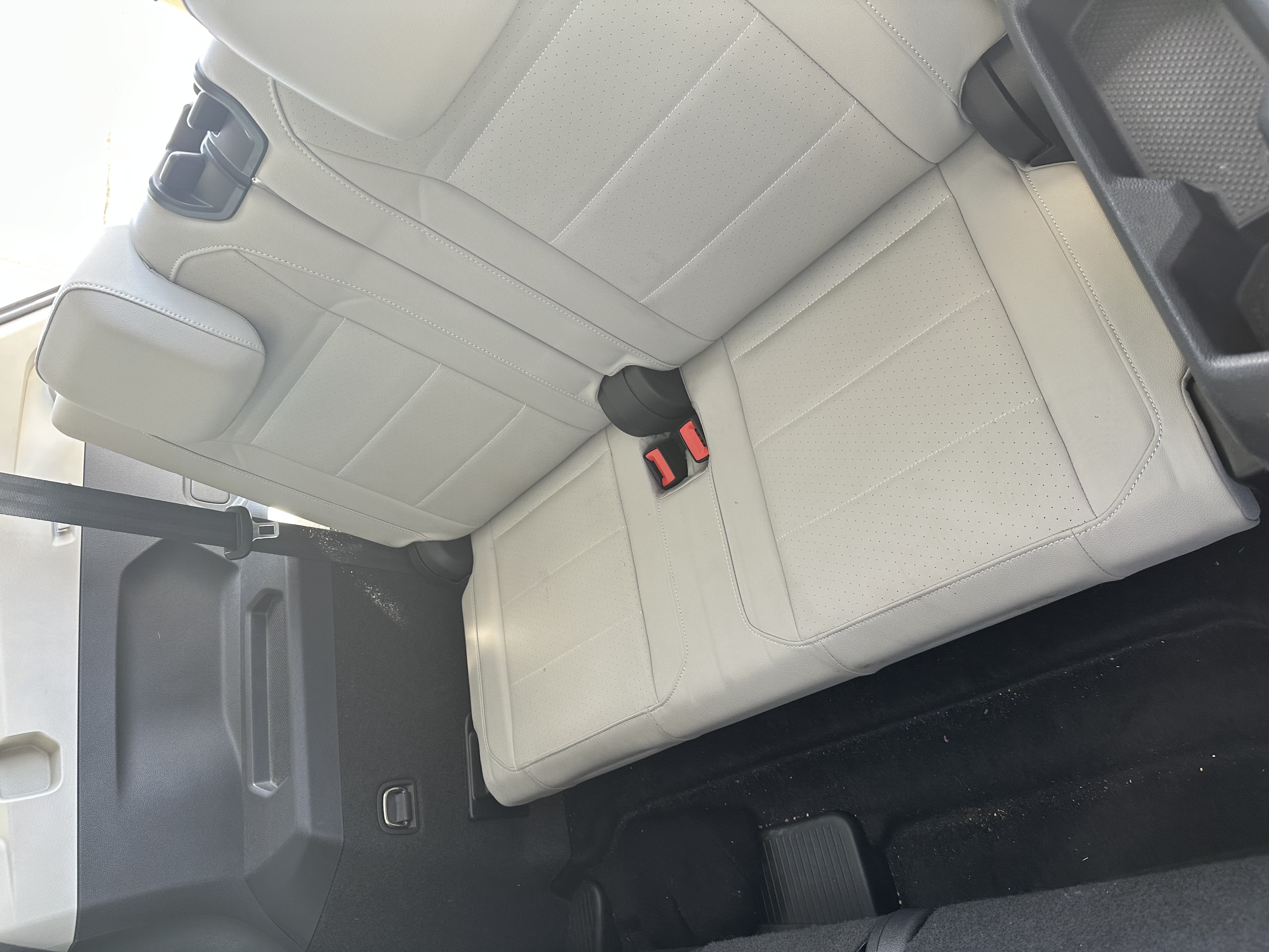 Used 2020 Volkswagen Tiguan SE w/ Panoramic Sunroof Package FWD image 5
