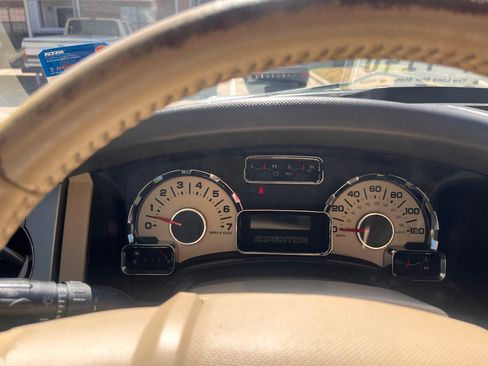 Used 2012 Ford Expedition XLT image 21