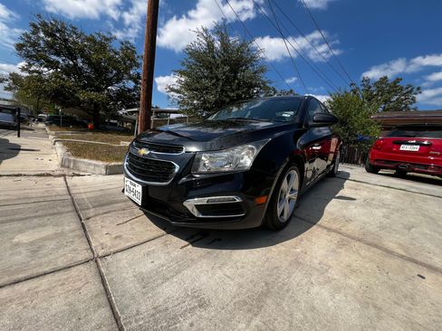 Used 2015 Chevrolet Cruze LT image 2