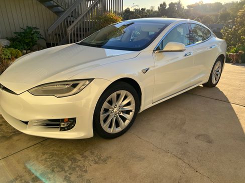 Used 2018 Tesla Model S 100D image 10