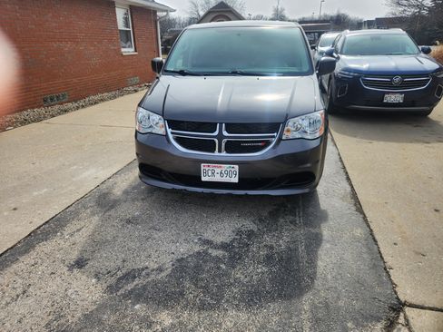 Used 2017 Dodge Grand Caravan SE image 18