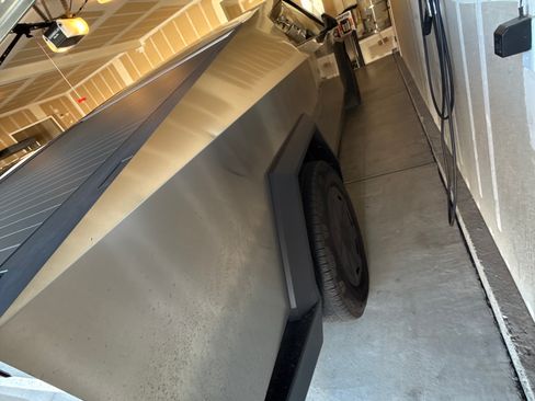 Used 2025 Tesla Cybertruck AWD Crew Cab image 15