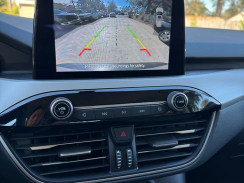 Used 2021 Ford Escape SE image 9