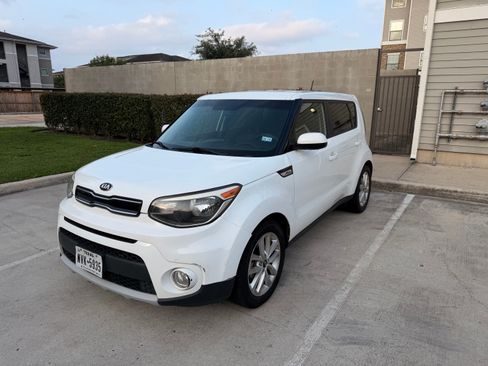 Used 2019 Kia Soul + FWD image 9