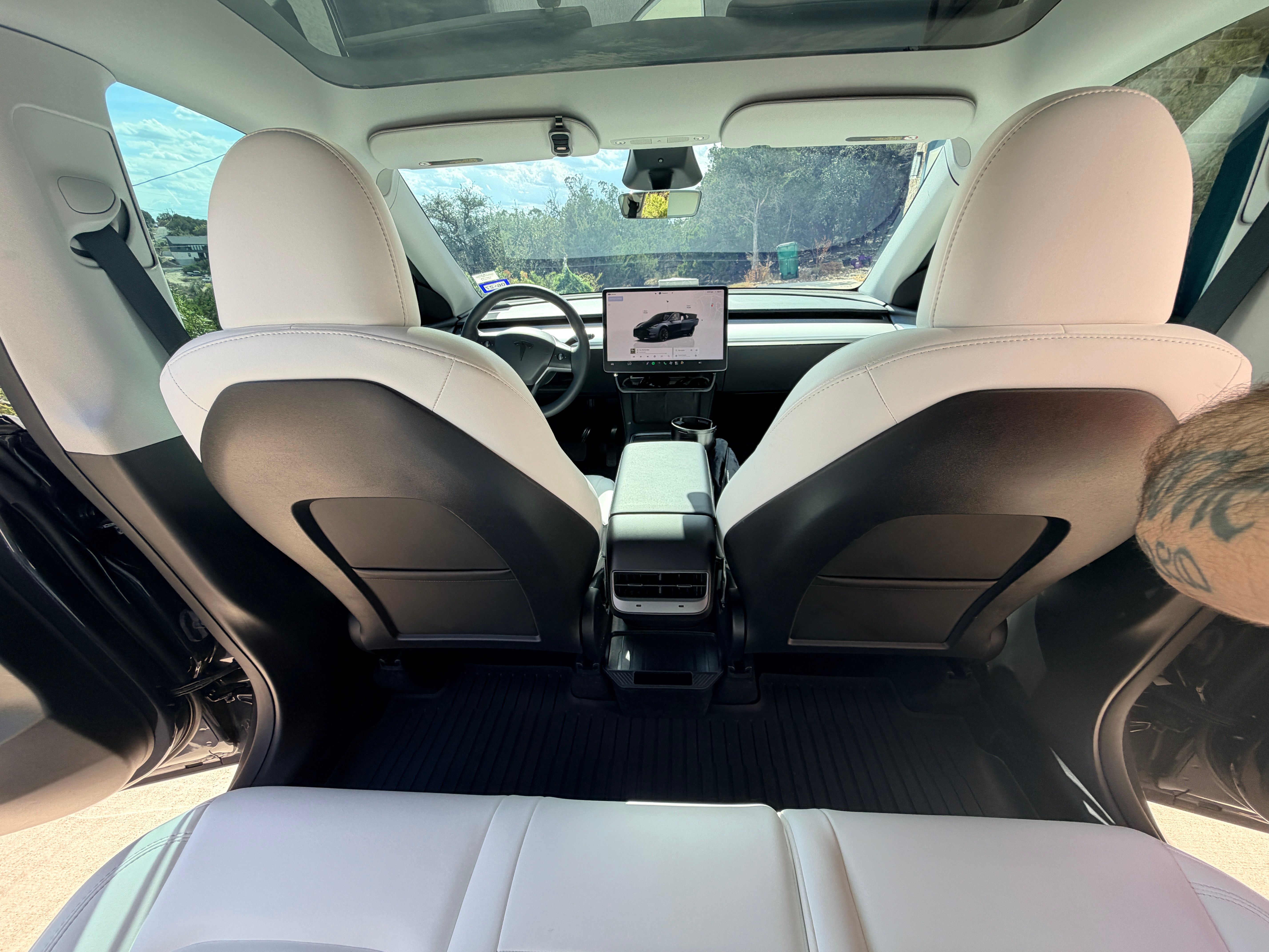 Used 2024 Tesla Model Y Long Range AWD/4WD image 19