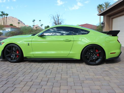 Used 2020 Ford Mustang Shelby GT500 w/ Carbon Fiber Track Pack image 6