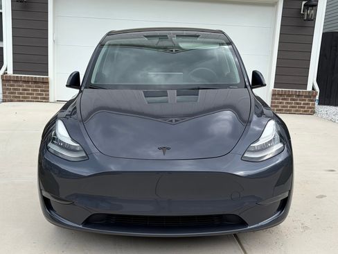 Used 2023 Tesla Model Y Long Range AWD/4WD image 2