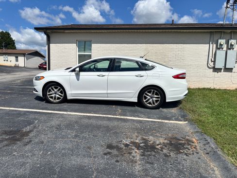 Used 2016 Ford Fusion SE w/ Equipment Group 202A image 18