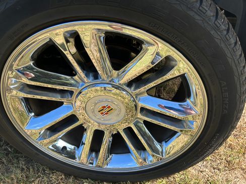 Used 2014 Cadillac Escalade Platinum AWD/4WD image 9