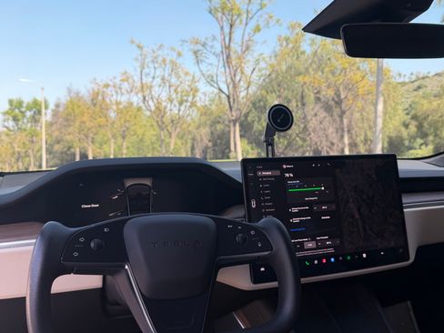 Used 2023 Tesla Model S Standard Range image 11