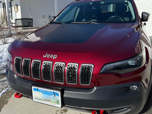 Used 2020 Jeep Cherokee Trailhawk image 2