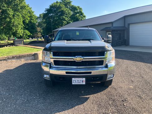 Used 2007 Chevrolet Silverado 2500 LT w/ 1LT Convenience Package AWD/4WD image 2