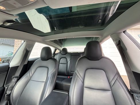 Used 2019 Tesla Model 3 RWD image 10