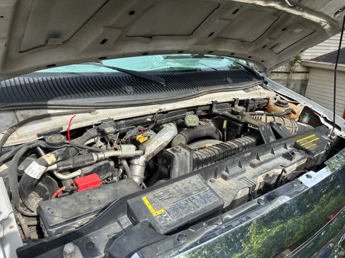 Used 2009 Ford E-350 and Econoline 350 Super Duty RWD image 14
