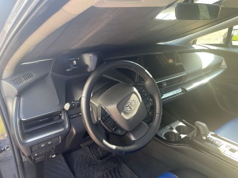 Used 2024 Toyota Prius LE FWD image 6