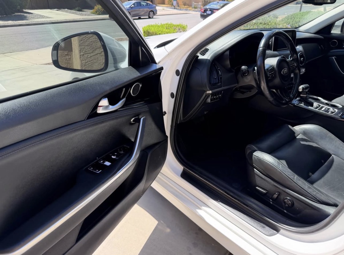 Used 2018 Kia Stinger RWD image 9
