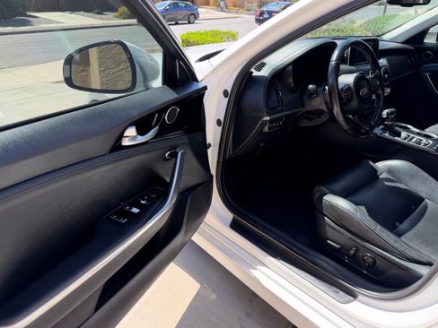 Used 2018 Kia Stinger image 9