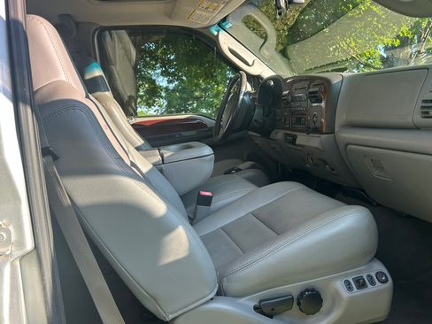 Used 2006 Ford F350 Lariat AWD/4WD image 8