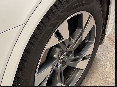 Used 2022 Audi e-tron Premium image 22