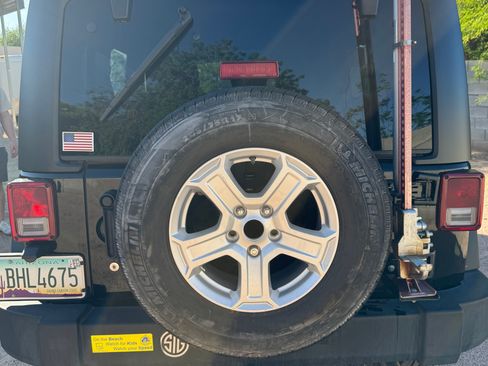 Used 2014 Jeep Wrangler Unlimited Sport image 2