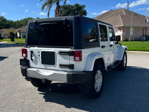 Used 2012 Jeep Wrangler Unlimited Sahara w/ Connectivity Group AWD/4WD image 8