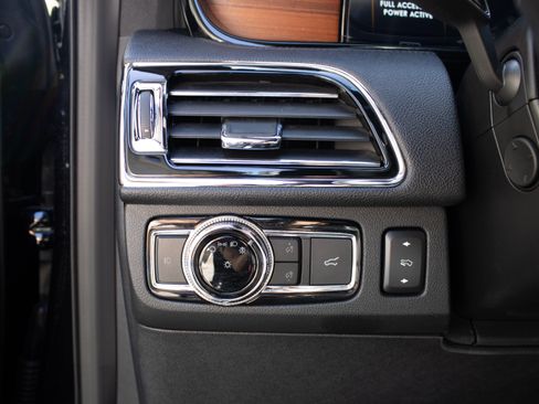 Used 2020 Lincoln Navigator Reserve image 18