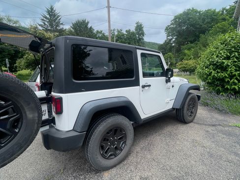 Used 2015 Jeep Wrangler Sport AWD/4WD image 5