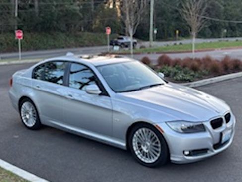 Used 2010 BMW 328i 328i Sedan 4D image 2