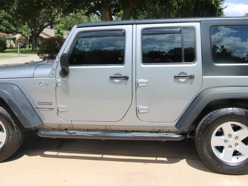 Used 2018 Jeep Wrangler Unlimited Sport w/ Connectivity Group AWD/4WD image 14