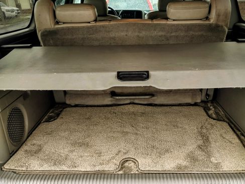 Used 2001 Chevrolet Suburban LT w/ LT Preferred Equipment Group image 5