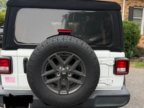 Used 2024 Jeep Wrangler Unlimited Sport AWD/4WD image 5