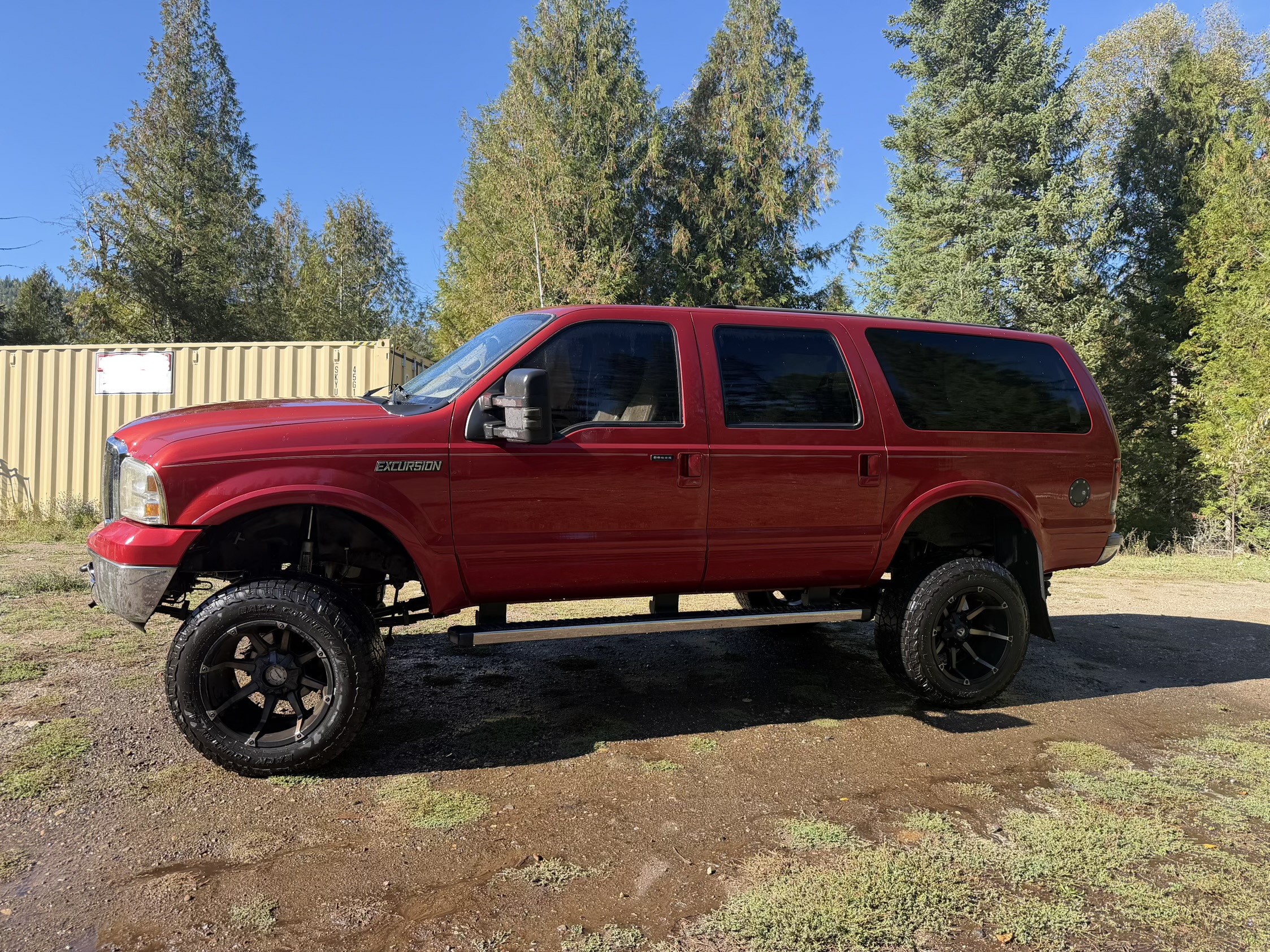 Used 2001 Ford Excursion Limited AWD/4WD image 2