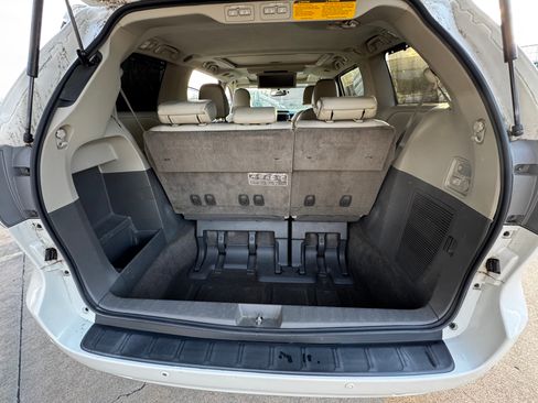 Used 2013 Toyota Sienna Limited w/ Premium Pkg image 14