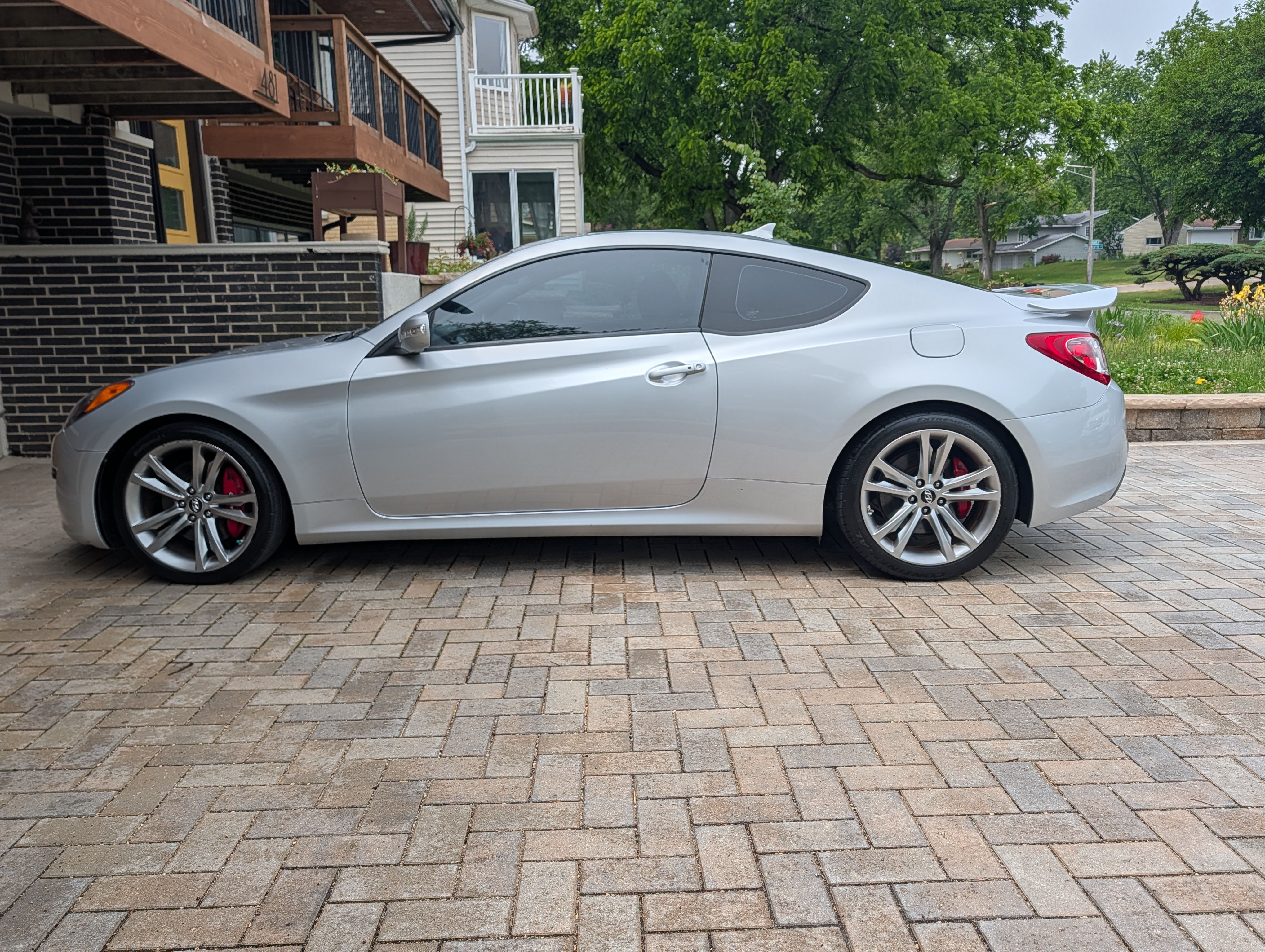 Used 2012 Hyundai Genesis 3.8 RWD image 4