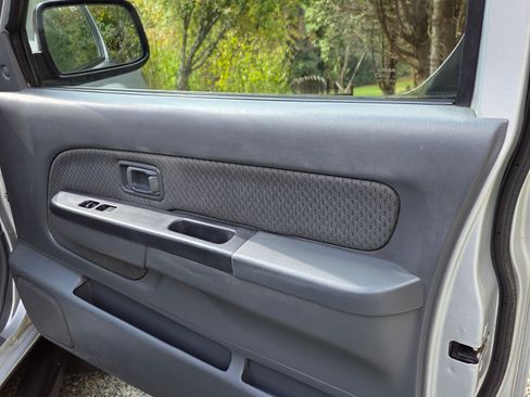 Used 2004 Nissan Xterra XE image 30