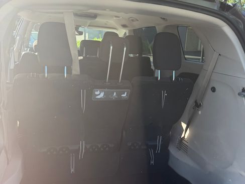 Used 2019 Chrysler Pacifica Touring Plus w/ Tire & Wheel Group image 6